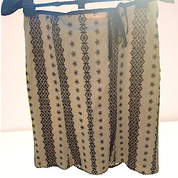 Nanette Lepore Dresses & Skirts - Nanette Lenore VINTAGE skirt.  Size 4